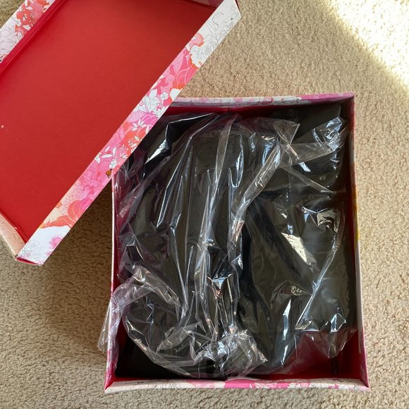 Chinese Laundry - Picture 13 of 16